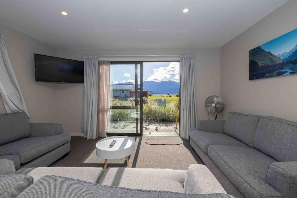 Great Views From New 2 Bedroom Apartment Te Anau Exterior photo