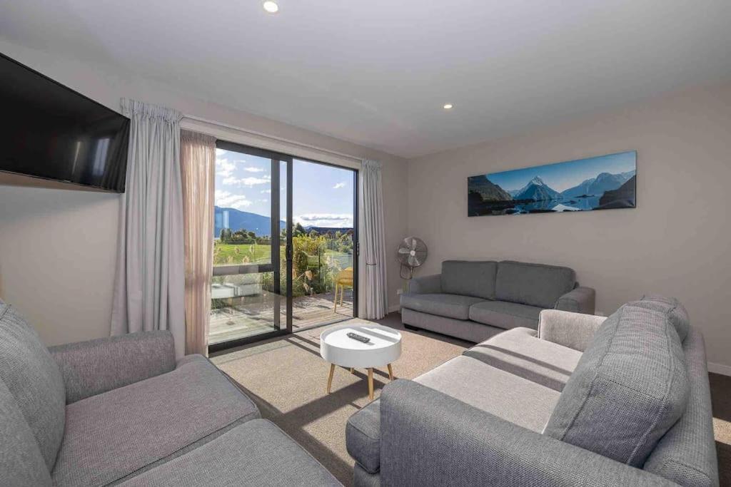 Great Views From New 2 Bedroom Apartment Te Anau Exterior photo